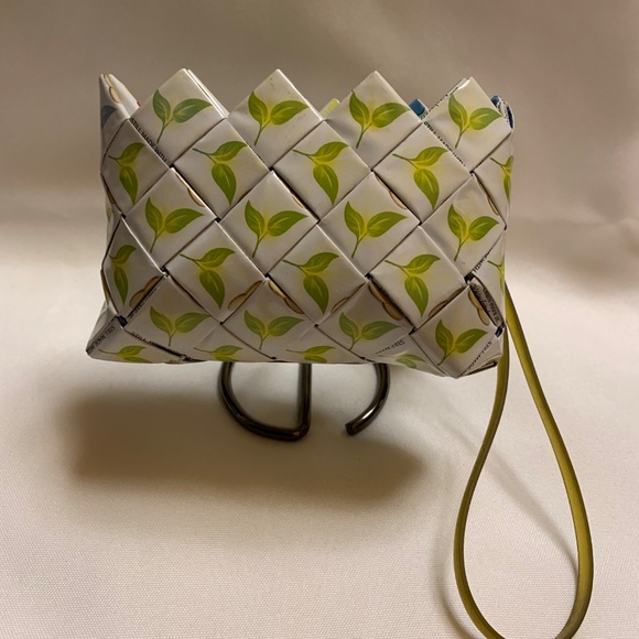 NWT!  Ecoist Coin Purse / Wristlet with Green Leaves! - Picture 4 of 6